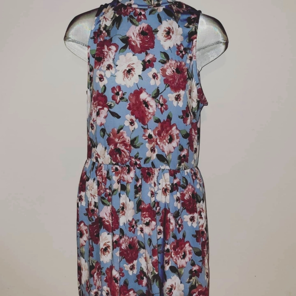 Sleeveless Keyhole Dress